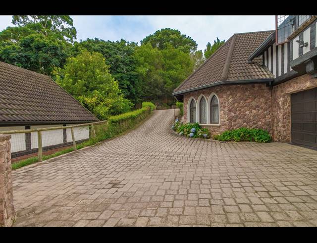 4 BEDROOM HOUSE RENTED IN CAMELOT GOLF CLUB AND ESTATE